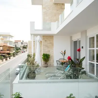 The Teacher's Home 2 minutes away from the beach