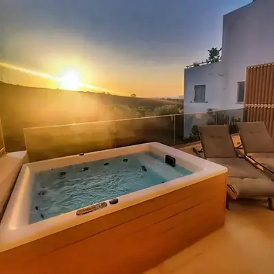 L A Boutique Suites with Private Hot Tub
