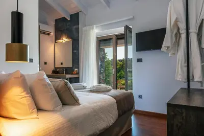 a bedroom with a bed and a large window at Casa del Balo in Gavalomoúrion