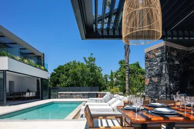 a patio with a dining table and a swimming pool at Casa del Balo in Gavalomoúrion