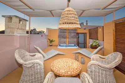 Gallery image of Amazing apartment with private outdoor jacuzzi!! in Chania Town