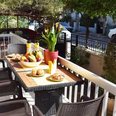 NAMA -Central vacation rental with free parking only 900m far from Venetian Port and beach!
