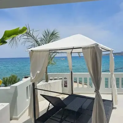Beachfront luxury suite