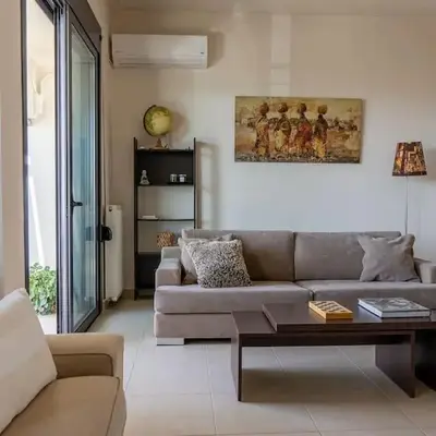 Maisonette with Exclusive Private Parking