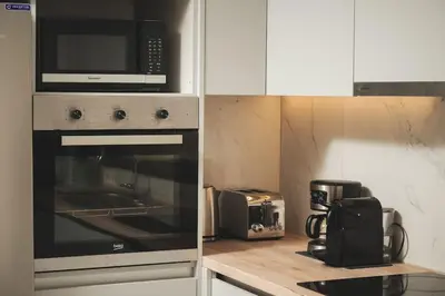 a kitchen with a microwave and a toaster oven at Afrodite-Μεζονέτα στην πόλη Χανιά in Chania Town