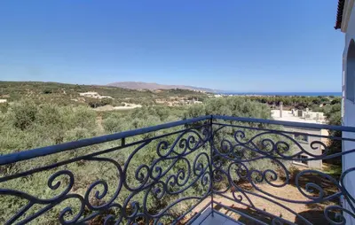 a balcony with a view of the ocean at Constantin in Dhémbla