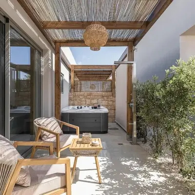 Vanilla Suites with Hot Tub