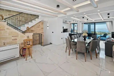 a dining room with a table and chairs at Villa Grand Fysaeri in Vamos