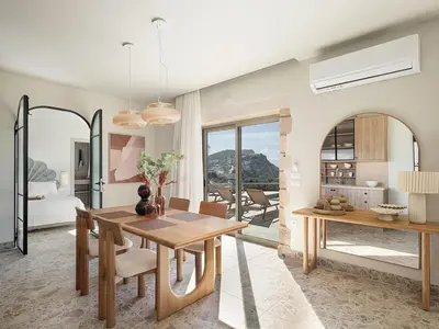 a living room with a table and a dining room at Casa Viento in Ravdhoúkha