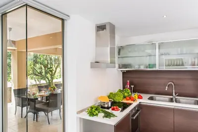 a kitchen with a counter with vegetables on it at Villa Casa di Verde in Patellárion