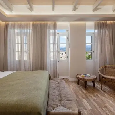 Lithinon Luxury Suites with Free Parking