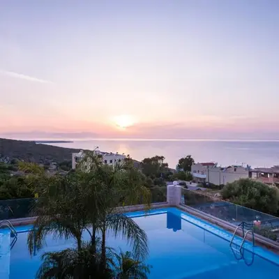 Esplanade Apartments - Heated Pool