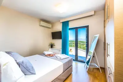 a bedroom with a bed and a window at Villa Veggera Chania in Kondomari