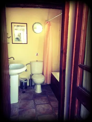 a bathroom with a toilet and a sink at Fabrica in Vamos
