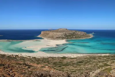 an island in the middle of the ocean at Hidden House in Nature in Zounákion