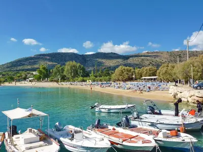 a group of boats are docked at a beach at Villa Anemi in Stérnai