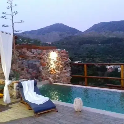 Villa Aeolus with private overflow