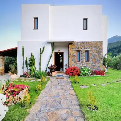 Private Pool & Garden Villa for 6