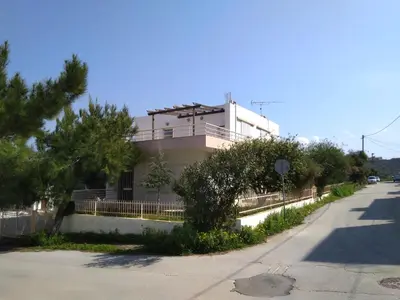 a house on the side of a street at Thanasis Villa in Kounoupidhianá
