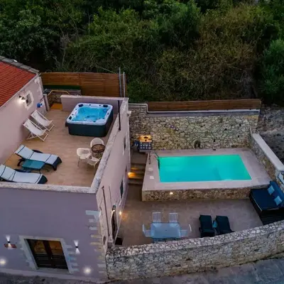 Olga's Filoxenia - Villa Aladanos-private pool and heated jacuzzi