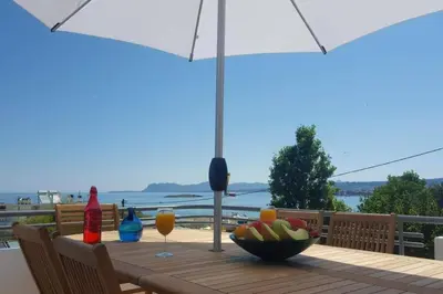 a table with a bowl of fruit and two glasses of juice at Villa Patroklos in Daratso