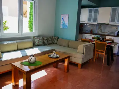 a living room with a couch and a table at Cosy Apartments Daphne in Daratso