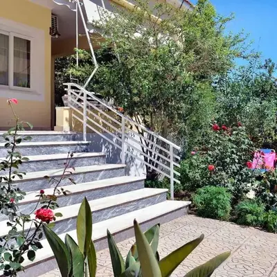 Niki House