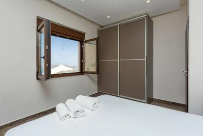 a bedroom with a bed with two towels on it at Villa Lulla in Beritianá