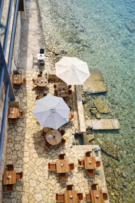 an overhead view of tables and umbrellas on the beach at Endless Blue Suites in Chania Town