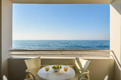 a table and chairs with a view of the ocean at Kostakis Beach in Gerani Chanion