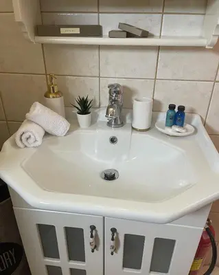 a white sink in a bathroom with towels on it at Dream House Efi in Ravdhoúkha