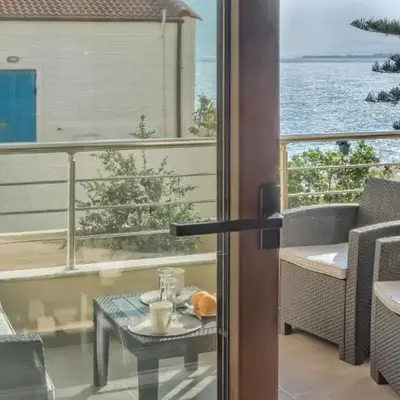 SUNRISE Spacious Apartment With 3 Bedrooms & 3 Bathrooms -Near to Chania