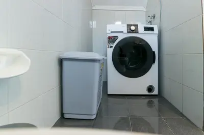 a washing machine in a bathroom with a trash can at Chrysa House Kissamos in Kissamos