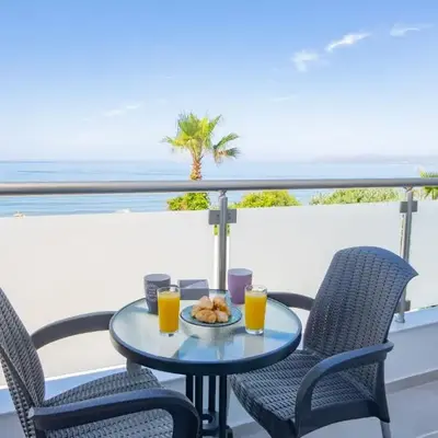 Queen Mary Beachfront Studios