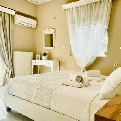 Christina_Apt