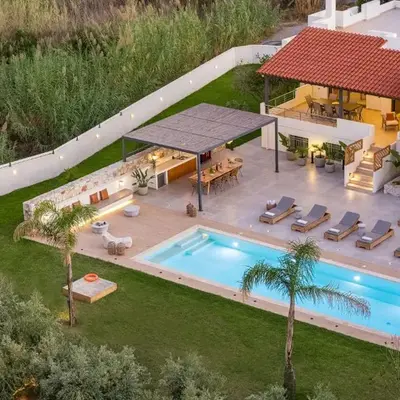 Quiet Villa Aviana