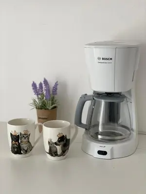 a blender and three coffee cups on a counter at maren apartment in Chania Town