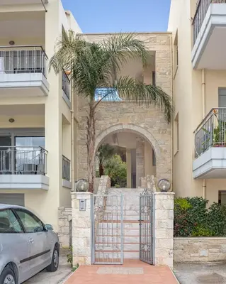 a car parked in front of a building with a gate at Casa Kamara in Kounoupidhianá